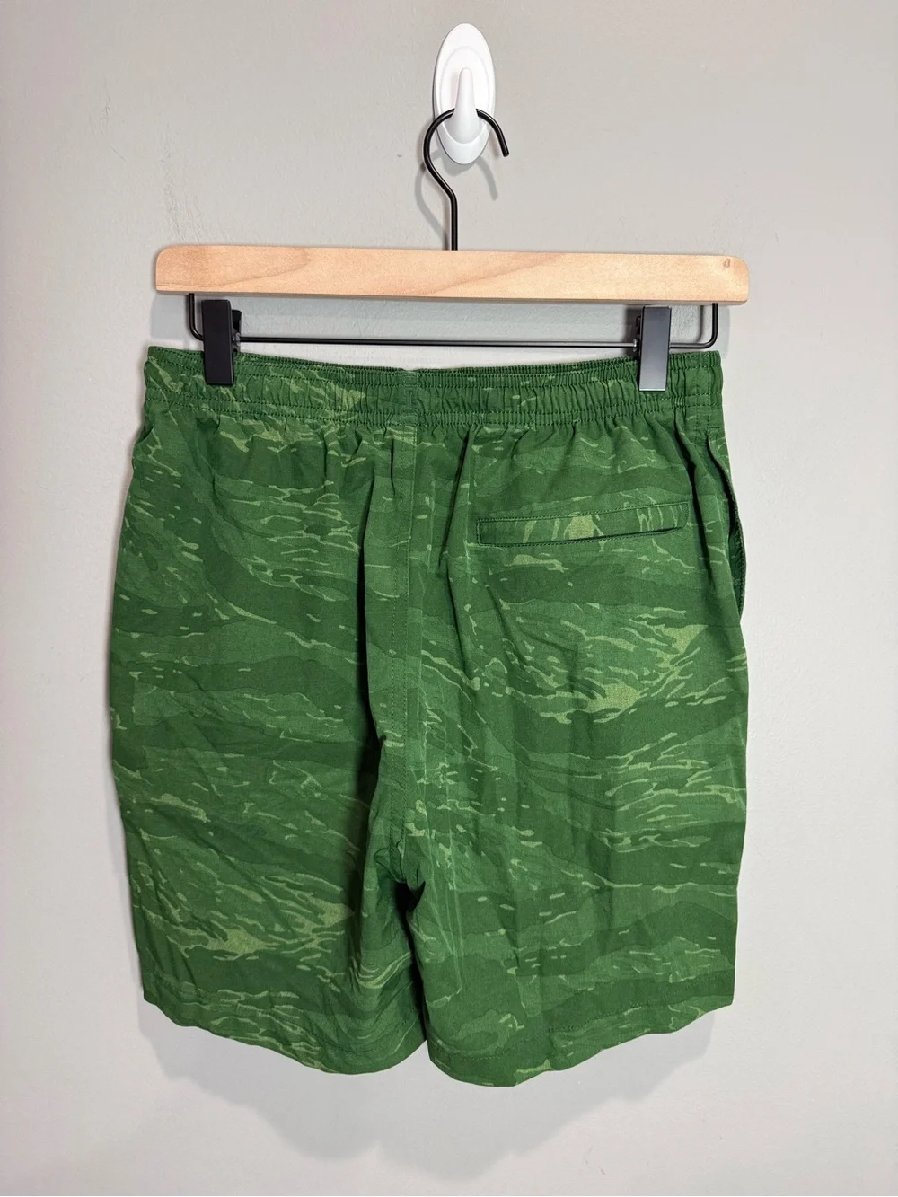 Chubbies Duck & Covers 5.5 Originals Green Camo Shorts Men’s M